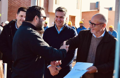 Zdero entregó viviendas para varias familias de Sáenz Peña