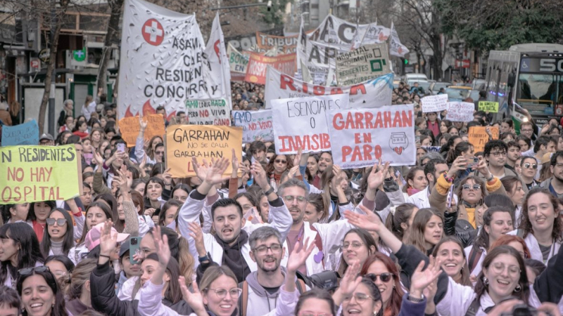 Carrió denunció por abandono de personas al ministro Lugones