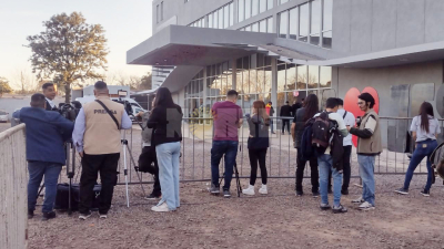 Insólita medida contra la prensa chaqueña: los dejaron afuera del recinto y en un corral