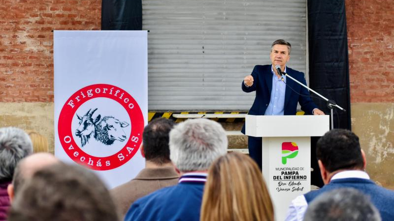 El gobernador puso en marcha el Frigorífico Caprino Chaqueño