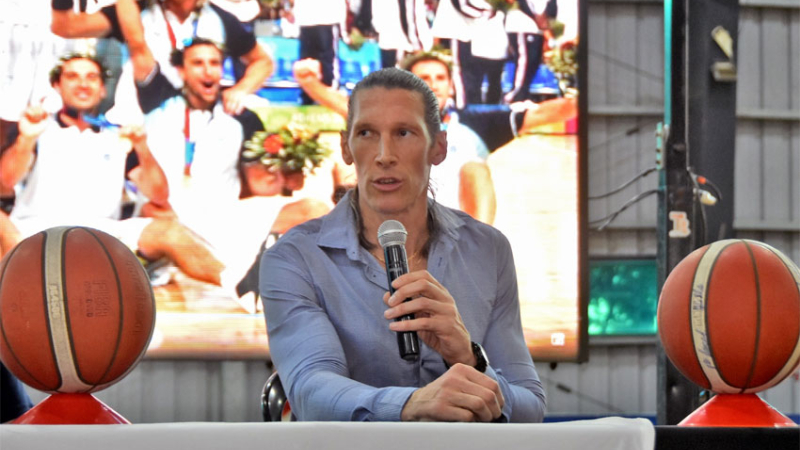 Walter Herrmann brindó una charla sobre resiliencia en el Jaime Zapata