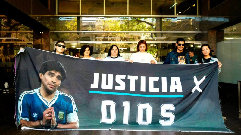 Muerte de Maradona: la defensa de Luque pide recusar a dos de los tres jueces del nuevo juicio