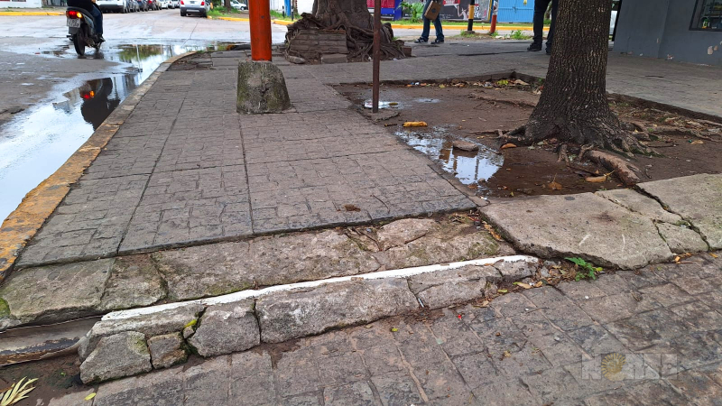 Se descompensó en pleno centro y murió esperando la ambulancia