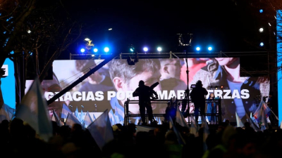 Kicillof prepara un discurso de victoria, el PJ convocó a un banderazo y esperan un mensaje de Cristina