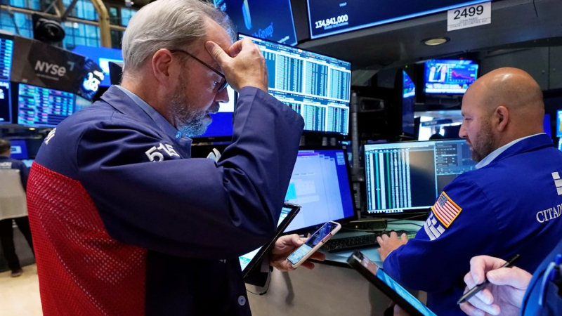 El dólar subió a $1450 y las acciones caen 17% en Wall Street