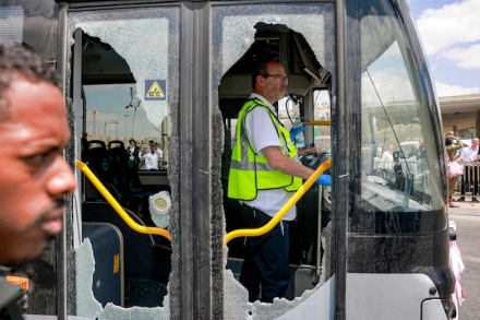 ataque-en-una-para-de-colectivo (1).jpg