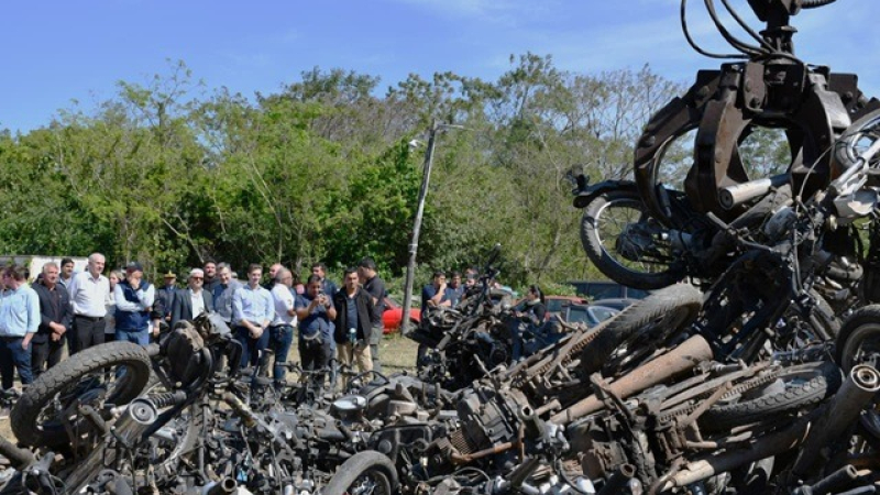 Más de 5000 motos y 600 autos esperan ser compactados en el depósito municipal