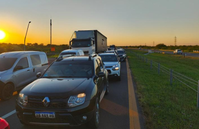 Cruzar el puente General Belgrano se convirtió en un suplicio para los conductores