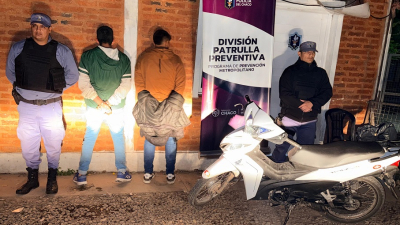 Cayó dupla de motochorros con un arma cargada en el macrocentro de Resistencia