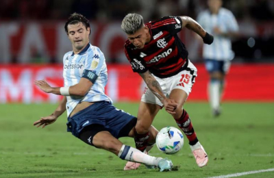 A Racing se le escapó en el final y cayó por la mínima ante Flamengo