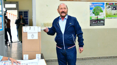 El gobernador Insfrán votó en Laguna Blanca