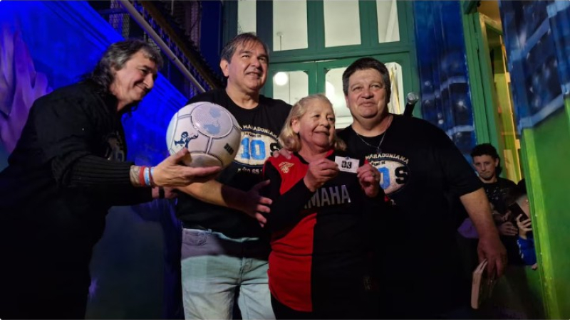 Las hermanas de Diego Maradona hicieron una visita a la "Iglesia maradoniana"