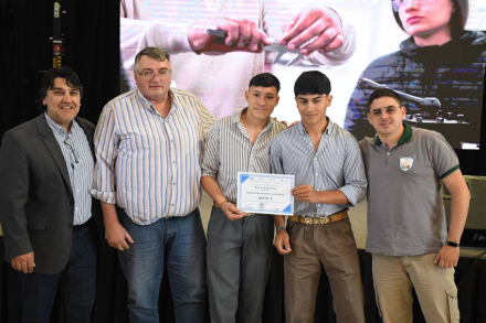 entrega-reconocimientos_educacion-tecnica-(1).jpg