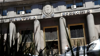 El gobierno profundiza el ajuste fiscal para cumplir las metas del FMI