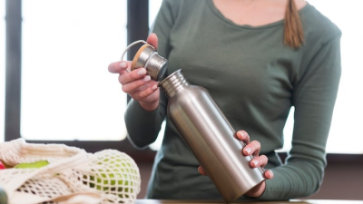 Cómo y cada cuánto debemos higienizar las botellas que utilizamos