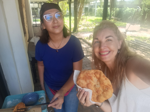 Final feliz en el taller de torta frita y torta parrilla.
