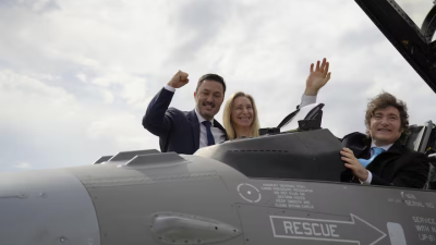 Los F-16 hicieron un vuelo rasante en Buenos Aires