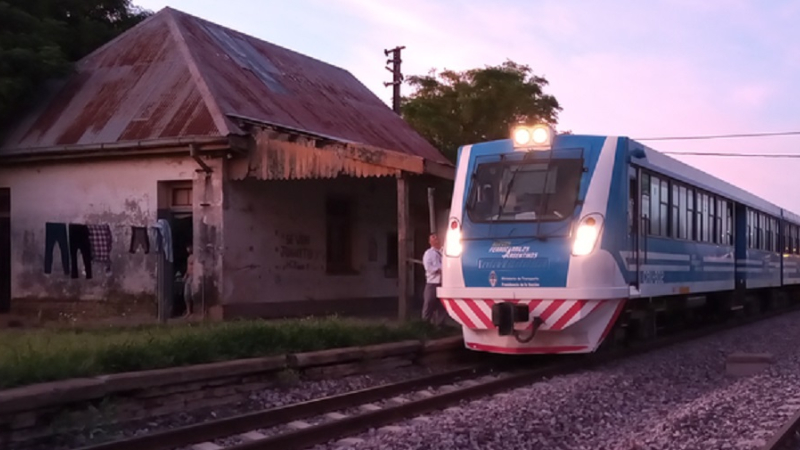 El servicio de tren que une Sáenz Peña con Chorotis agregó dos paradas
