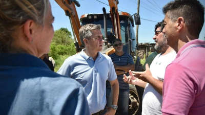 El gobierno provincial refuerza la limpieza de canales y el zanjeo en el área metropolitana