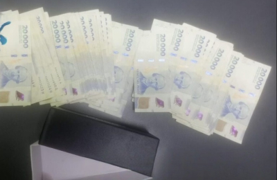 Discutió con la esposa y arrojó a la calle su ropa, que contenía $8 millones