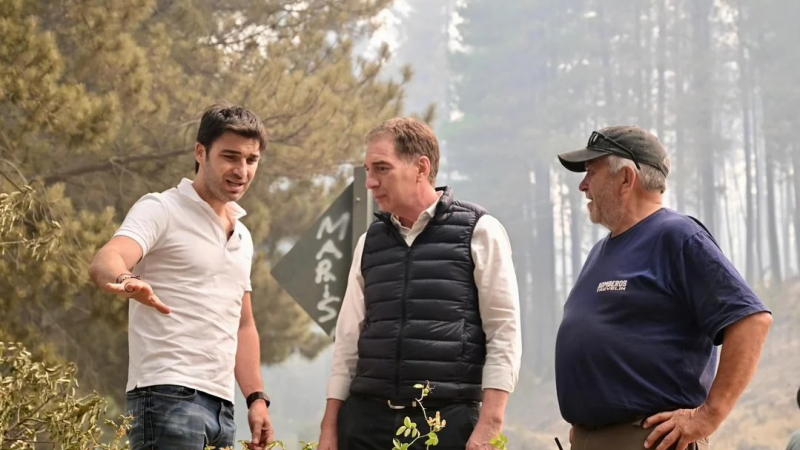 Diego Santilli e Ignacio Torres recorrieron los incendios en Chubut