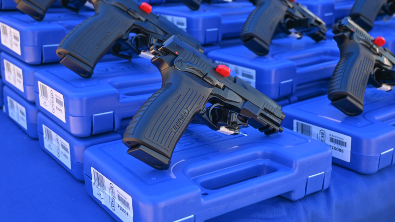 Nuevos policías de la provincia recibieron armas y uniformes