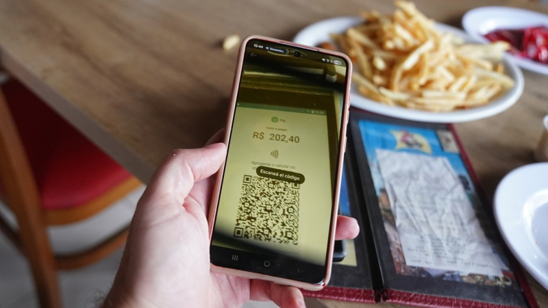 La nueva estafa en Brasil: les cobran de más a los turistas que pagan con billetera virtual