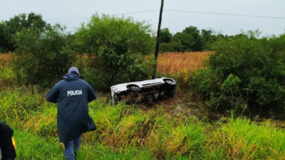 Una camioneta volcó pero se desconoce qué pasó con sus ocupantes