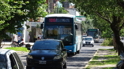 Al mediodía vuelven a circular los colectivos y con tarifa a $1.300