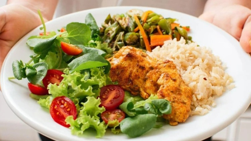 Estados Unidos da vuelta la pirámide nutricional: qué significa y las claves para comer mejor
