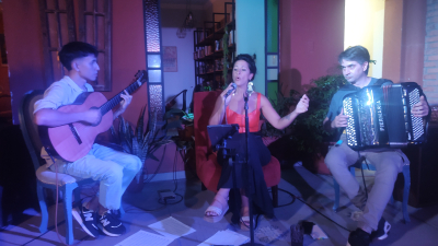 "Los artistas cuentan la historia verdadera que vive el pueblo"