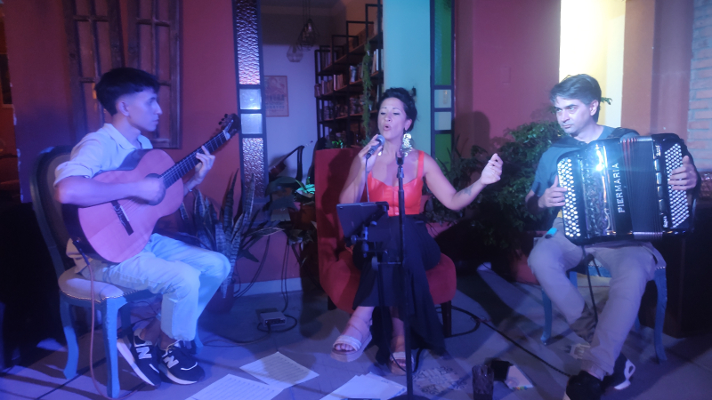 "Los artistas cuentan la historia verdadera que vive el pueblo"