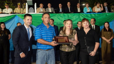Reconocimientos y desfile en el aniversario de Sáenz Peña