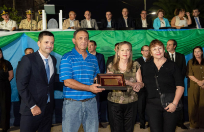 Reconocimientos y desfile en el aniversario de Sáenz Peña