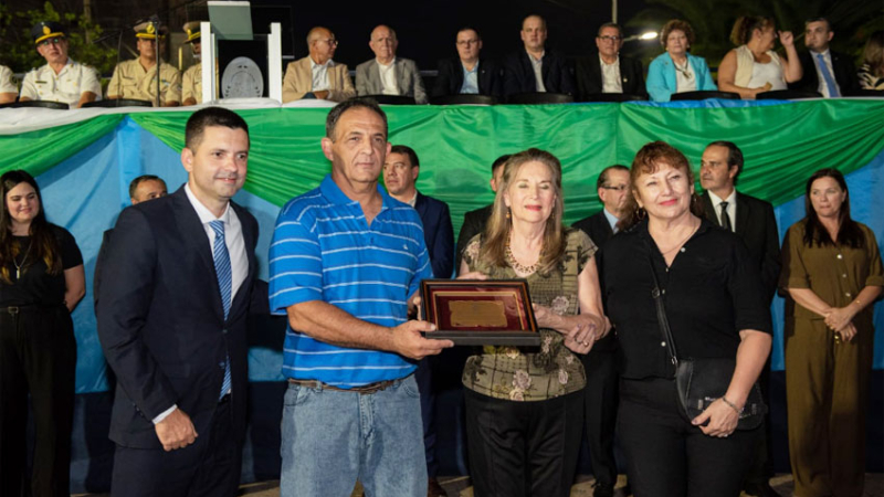 Reconocimientos y desfile en el aniversario de Sáenz Peña