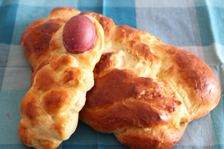Primorski-Uskrsne-con-trenza-de-pan.JPG