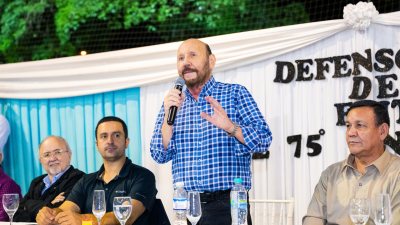 Insfrán acompañó el agasajo del club Defensores de Evita