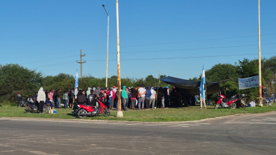 Intentaron cortar una ruta armados con hacha, cuchillos y palos