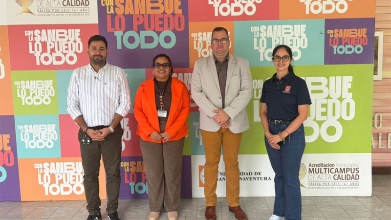 El abogado José René Galassi disertó en una Universidad de Colombia