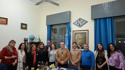 El Instituto Sarmiento recibió bancos, sillas y promesas de mejoras