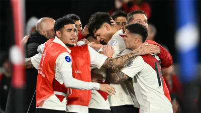River goleó a Blooming y selló su pasaje a octavos de final