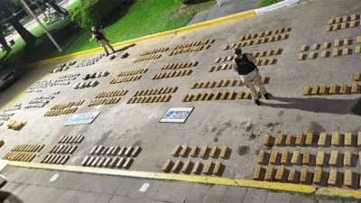 Detienen a dos narcos con más de 550 kilos de marihuana en una camioneta