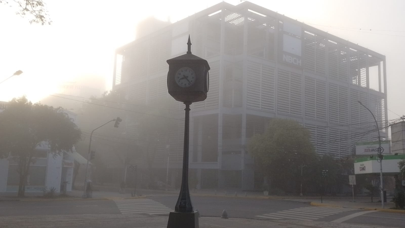 Densa neblina cubrió Resistencia y complicó el tránsito durante las primeras horas del domingo