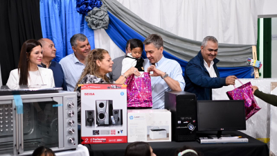 El gobernador Zdero inauguró el edificio de un centro dedicado a la infancia