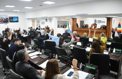 Legislatura: violencia contra los animales y pantallas en las aulas encaminan el diálogo