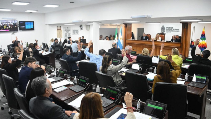 Legislatura: violencia contra los animales y pantallas en las aulas encaminan el diálogo