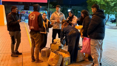 "Noches de Luz": un grupo de jóvenes llevó abrigo, comida y esperanza a personas en situación de calle