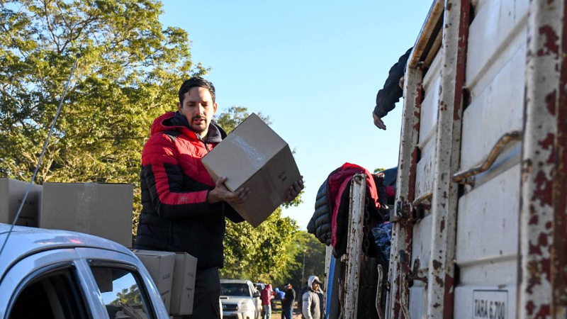 Entrega de cajas alimentarias y frazadas en el Namqom