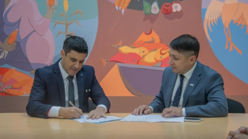Firma de convenio de General Pinedo y la UNNE