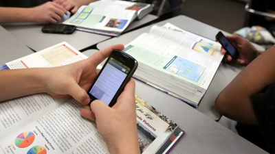 La vuelta a clases será con la restricción del uso de celulares en las escuelas